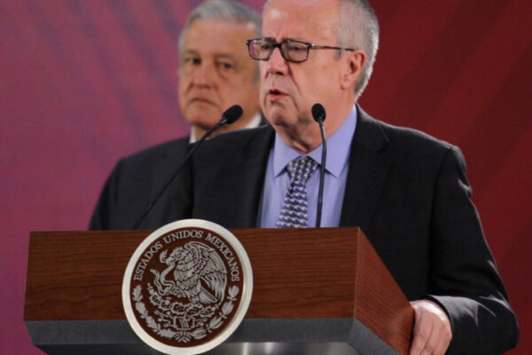 Carlos Urzúa renuncia a Hacienda sin haber atendido a Pymes