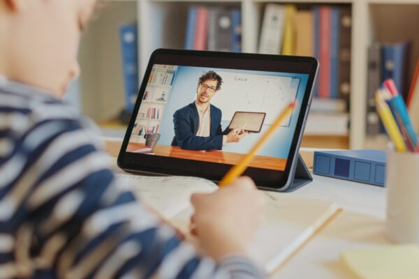 Mejora tu escuela con tecnología educativa